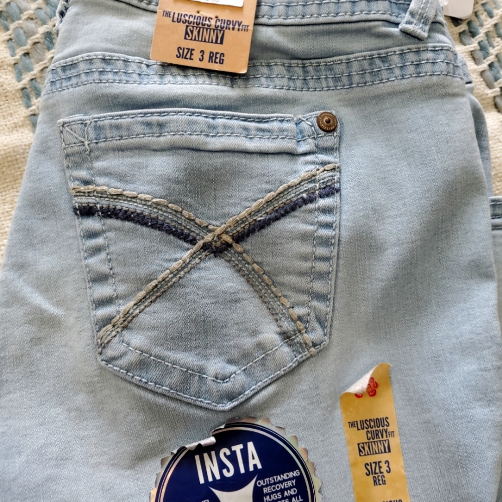 Wallflower jeans